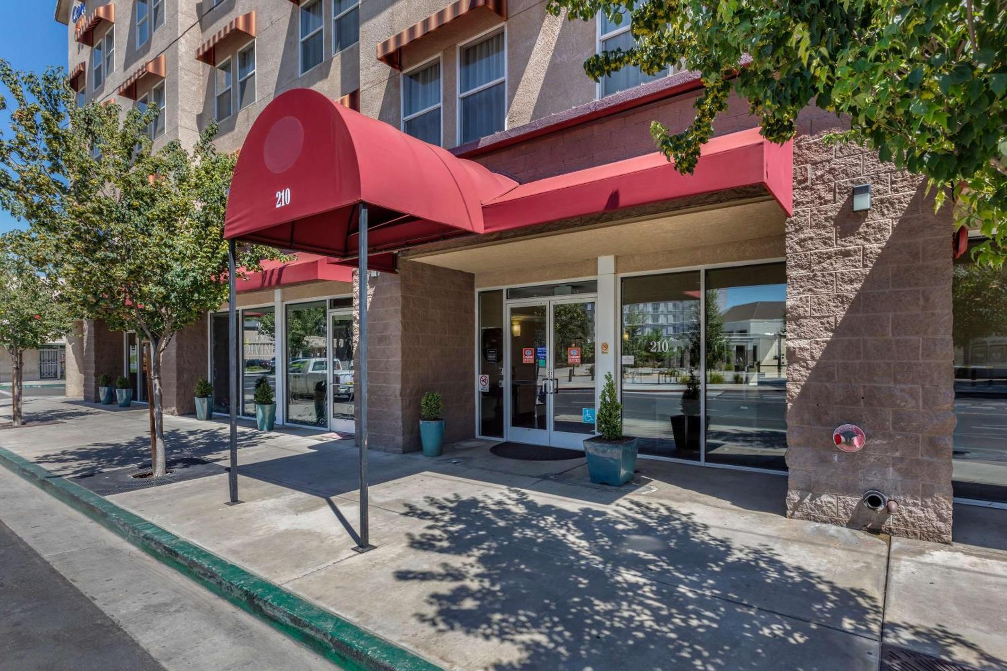 Comfort Suites Visalia - Convention Center Ngoại thất bức ảnh